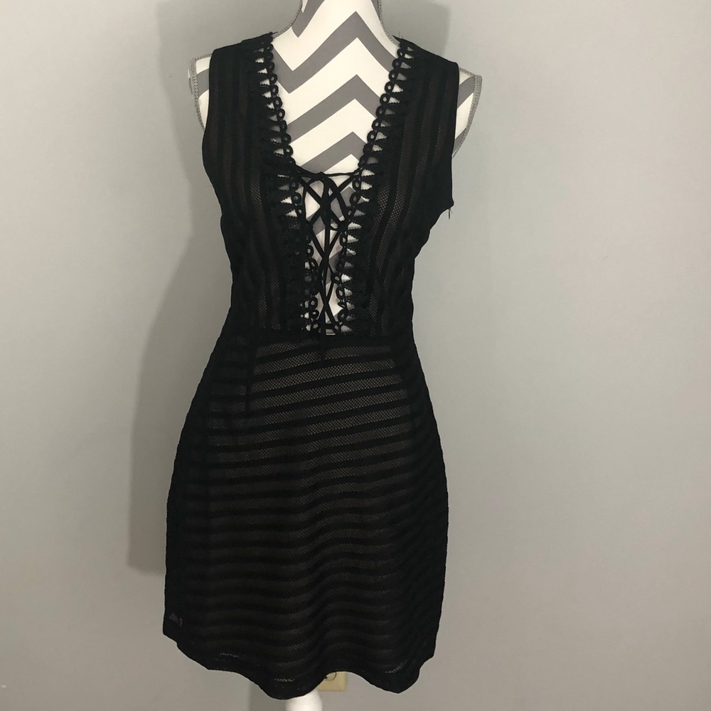 NYE 🍾🎉BOUTIQUE LACE UP LBD! 💃